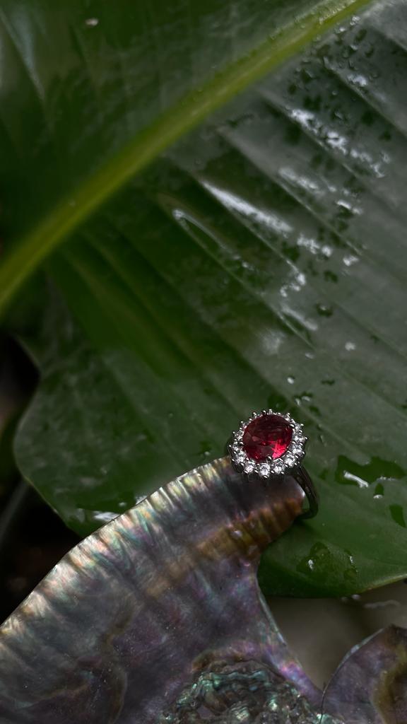 RED DIAMOND GOLD RING