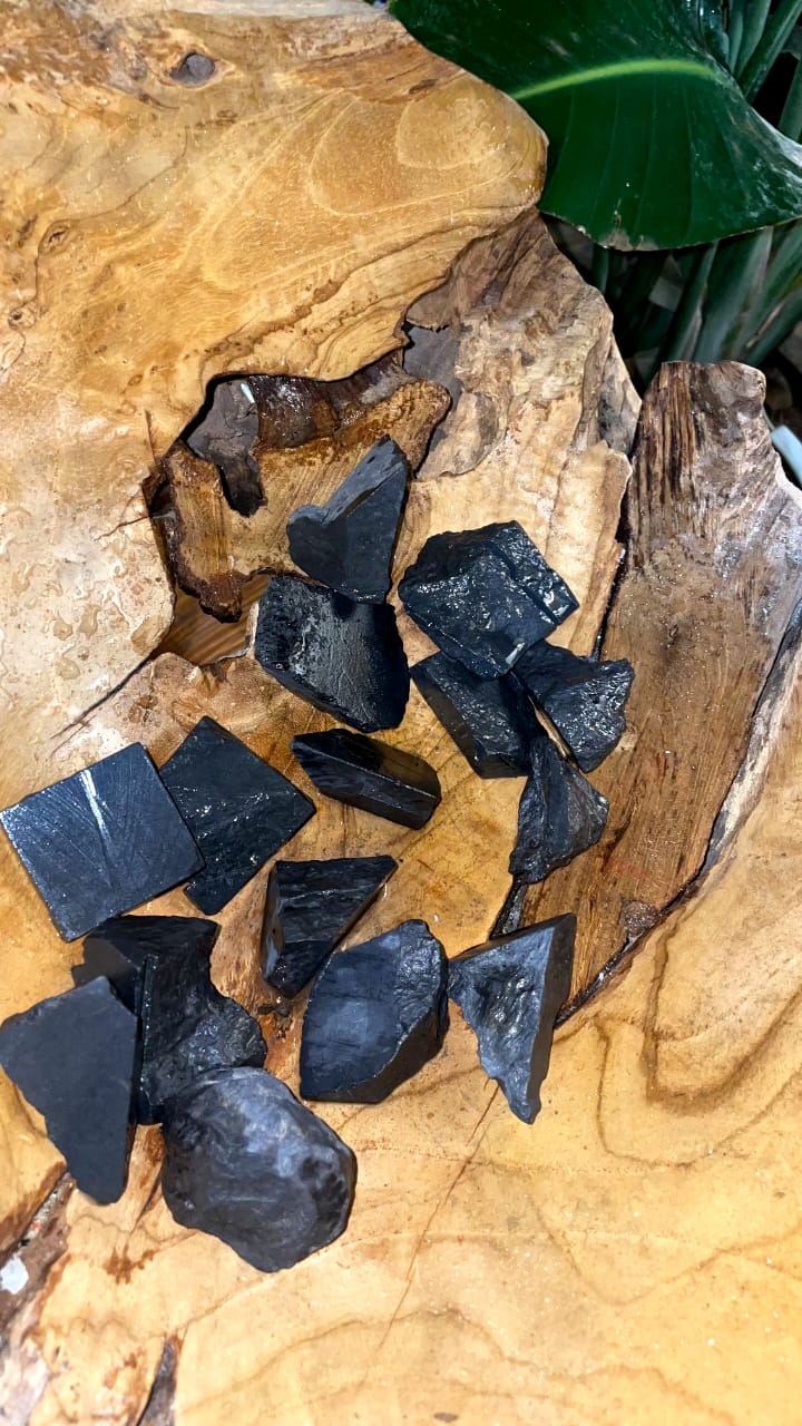 SMALL SCHUNGITE