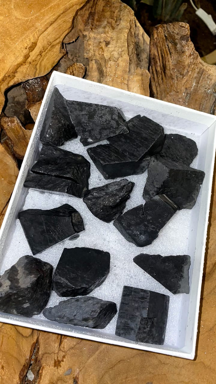 SMALL SCHUNGITE