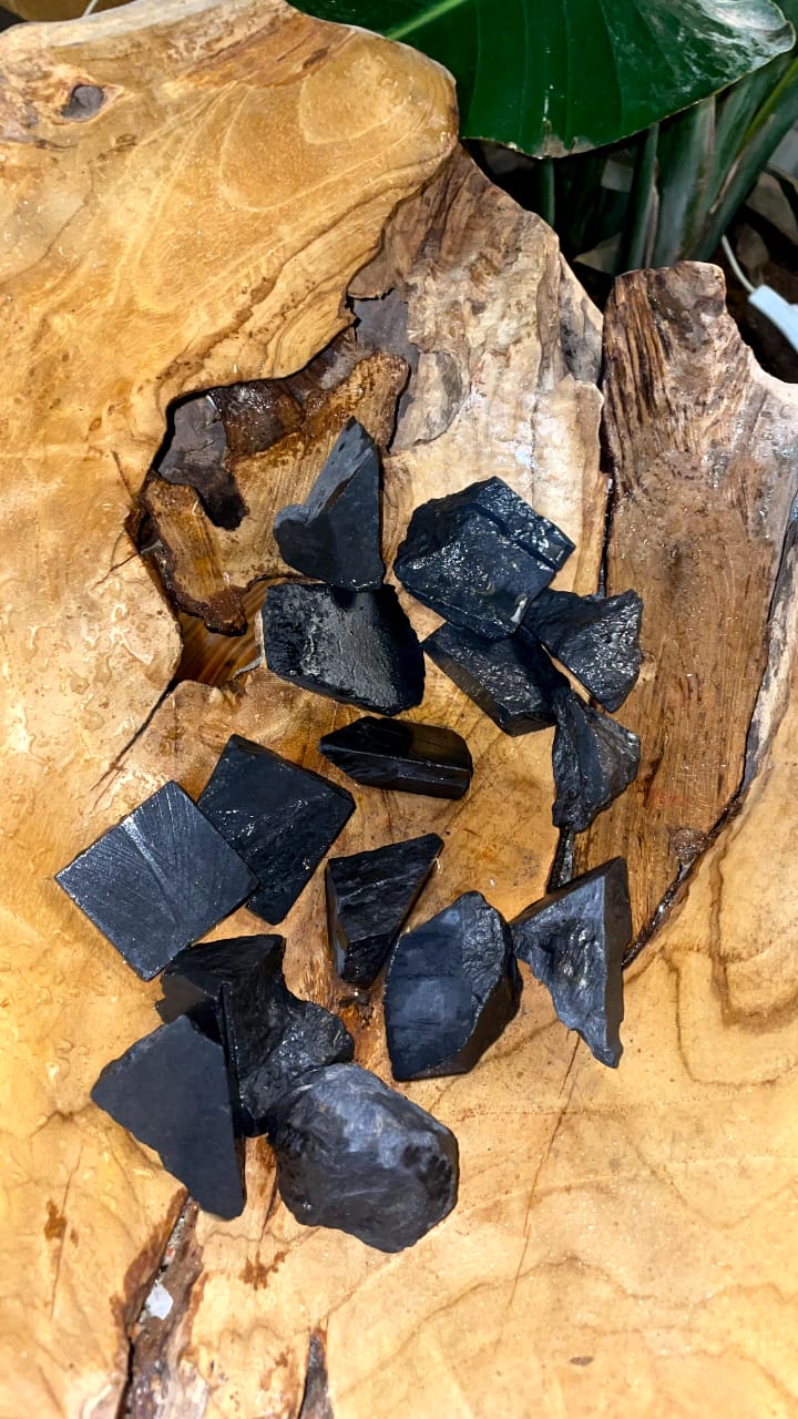 SMALL SCHUNGITE