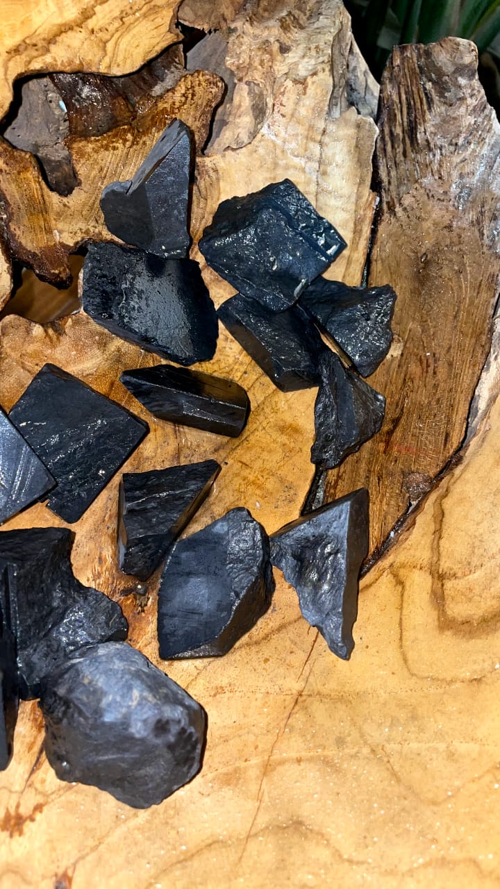 SMALL SCHUNGITE