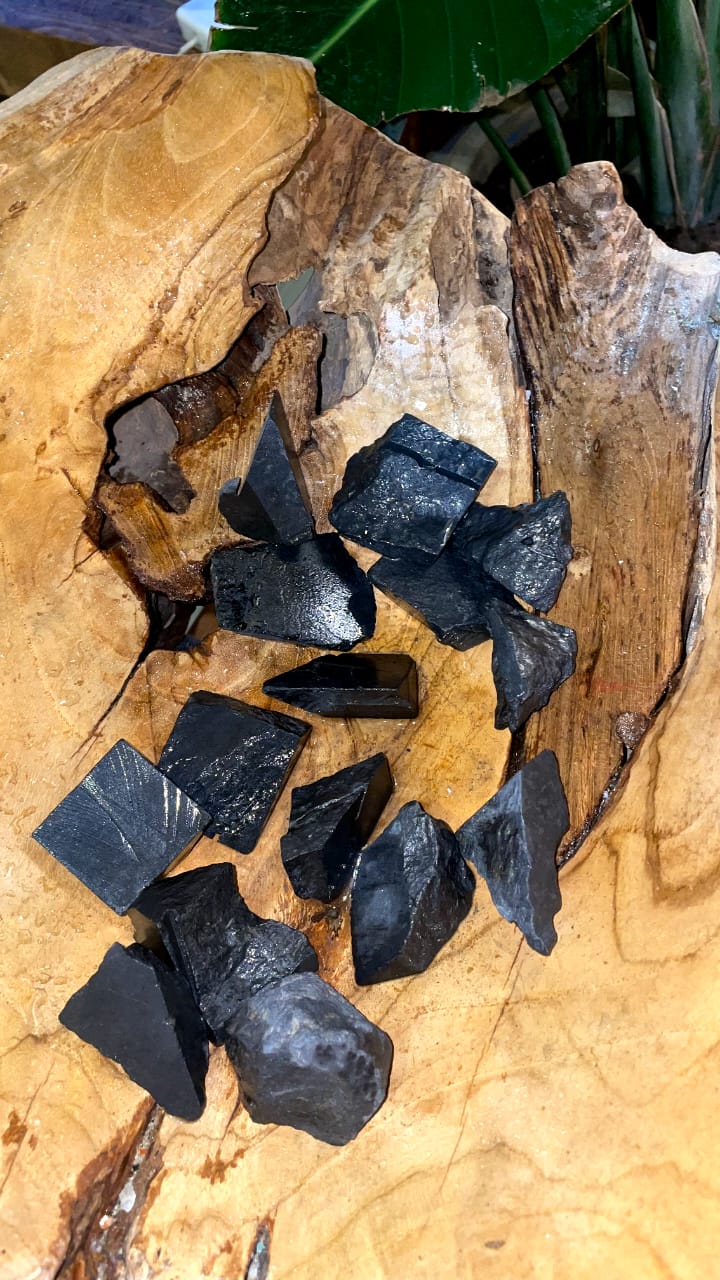 SMALL SCHUNGITE