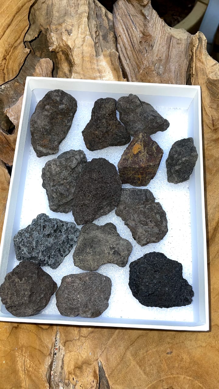 MEDIUM VOLCANIC STONE