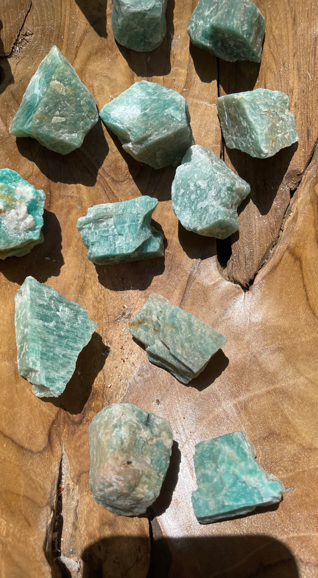 MEDIUM GREEN AMAZONITE