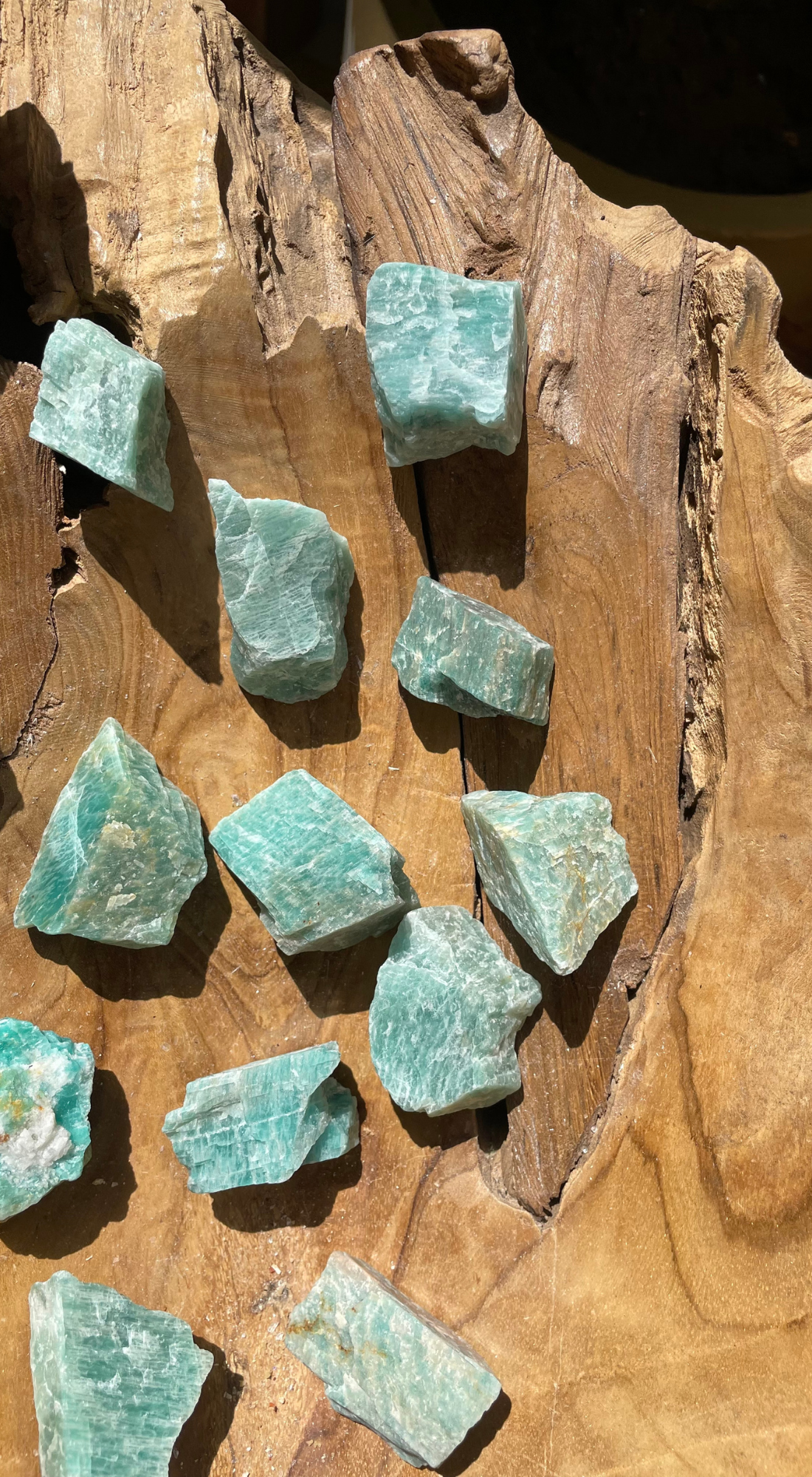 MEDIUM GREEN AMAZONITE