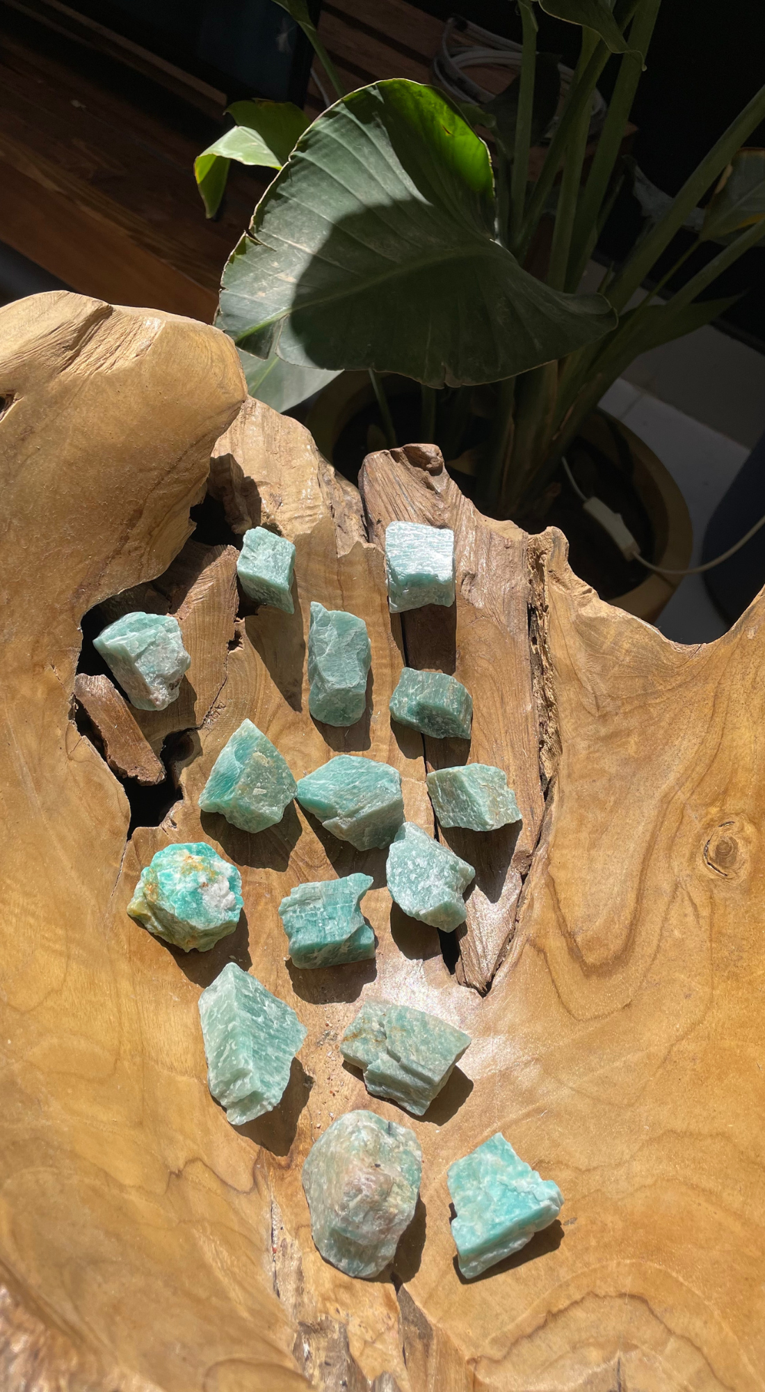 MEDIUM GREEN AMAZONITE