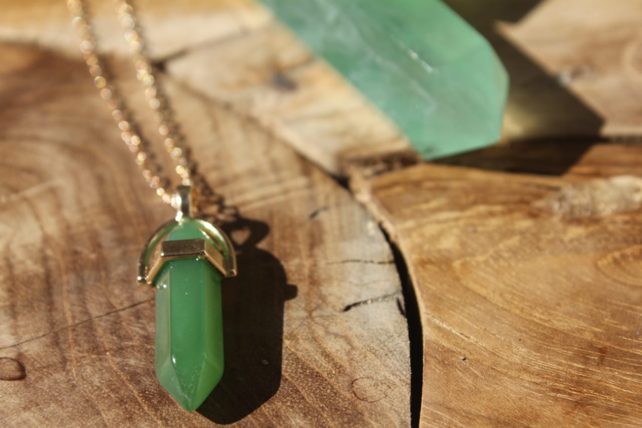 GREEN LONG STONE GOLD NECKLACE