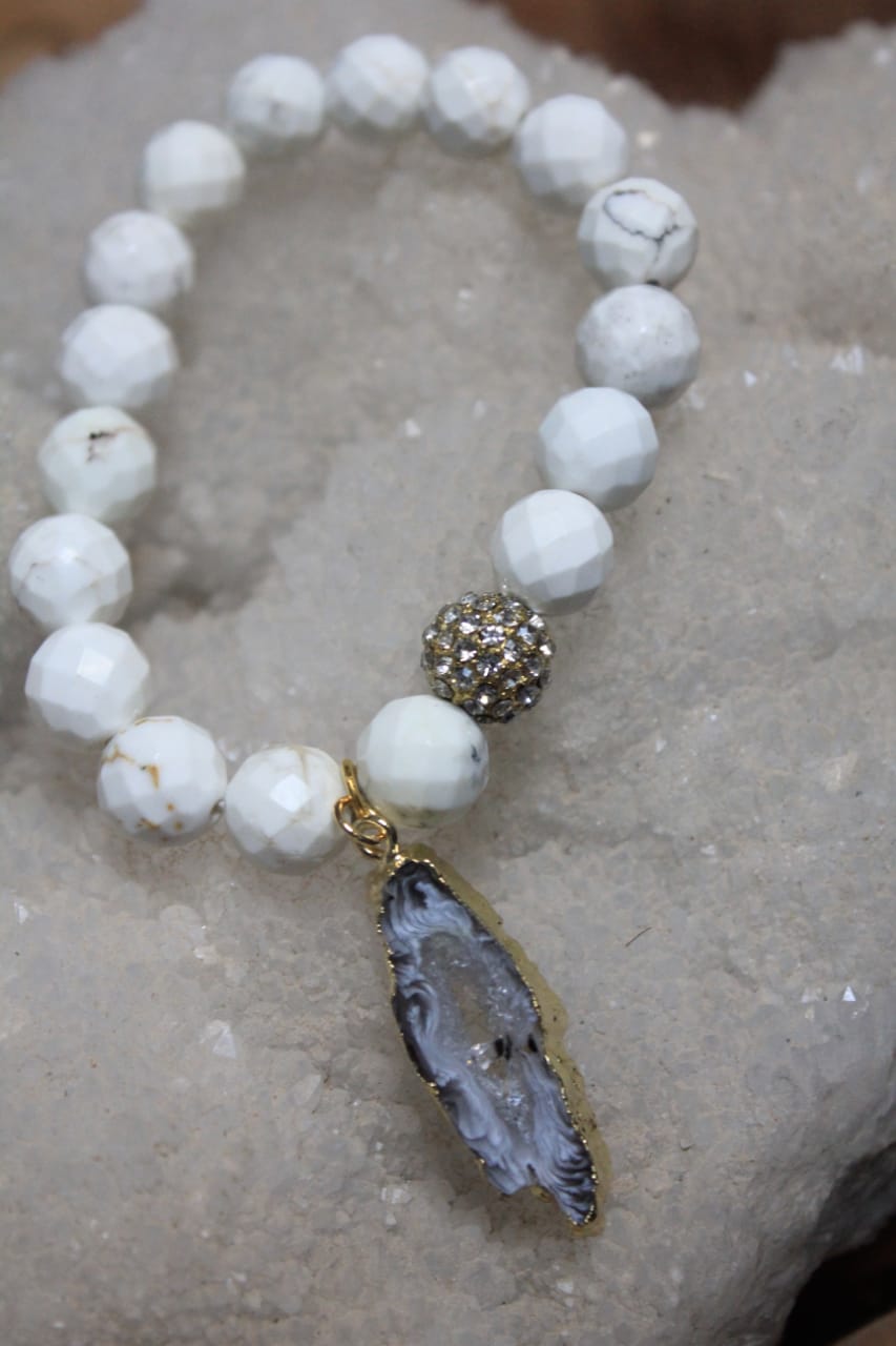 WHITE PEARLS BRACELET