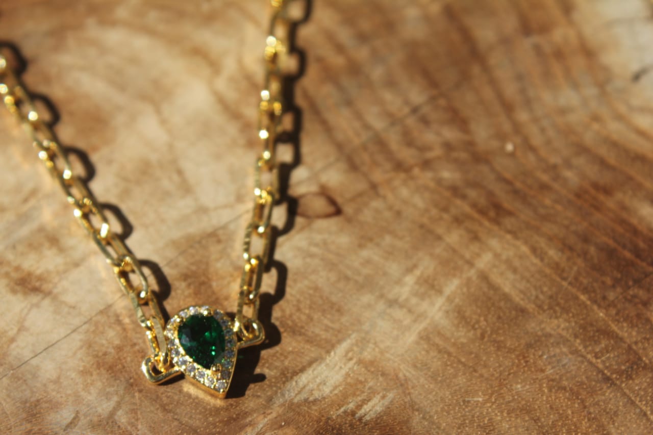 GREEN DIAMOND HEART GOLD NECKLACE