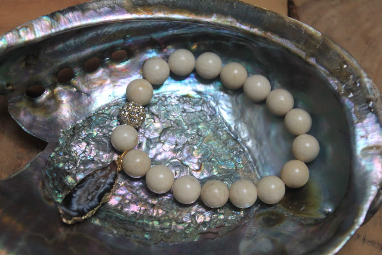 MULTIPLE WHITE PEARLS PLATED BRACELET