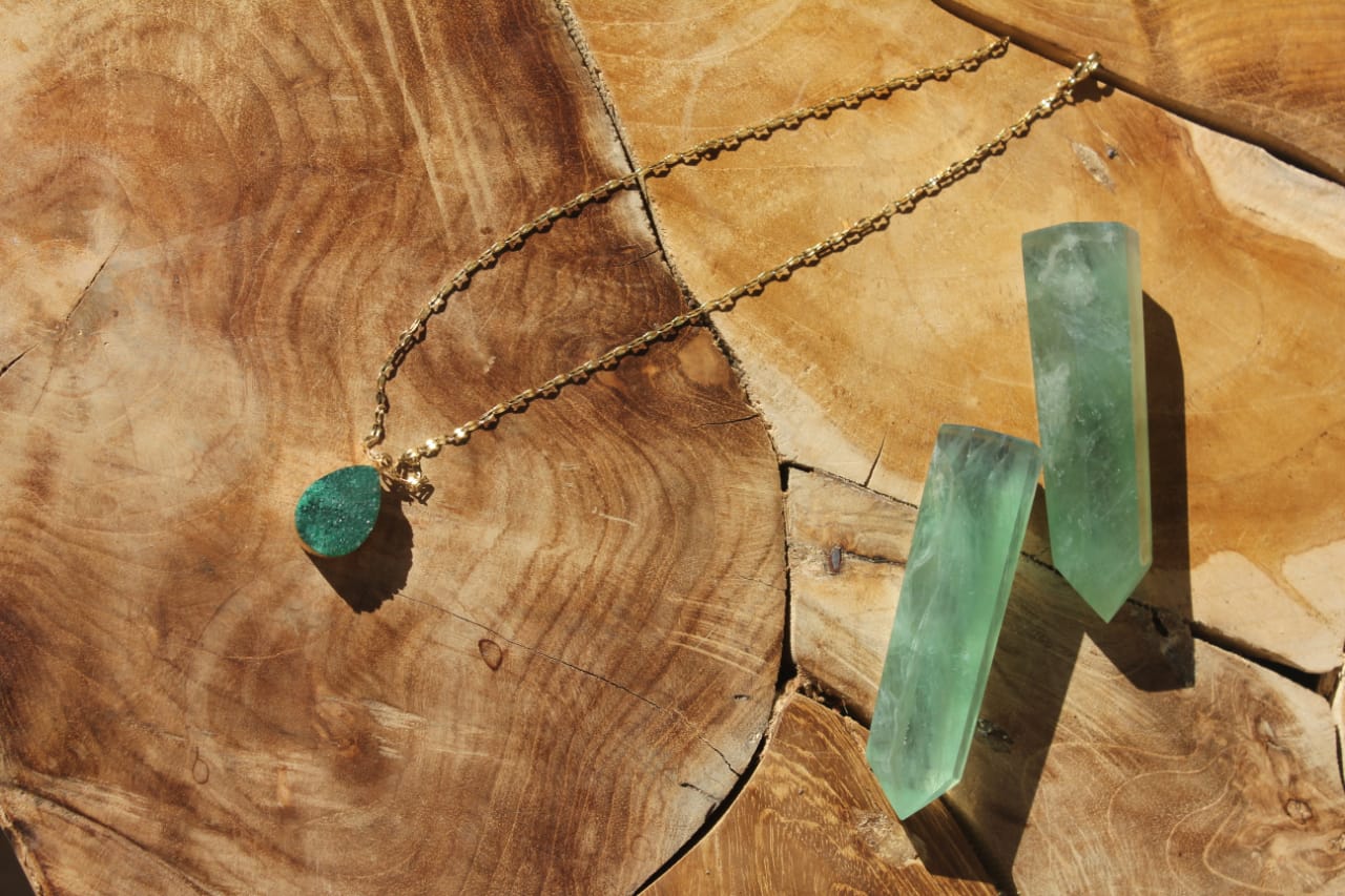 GREEN STONE GOLD NECKLACE