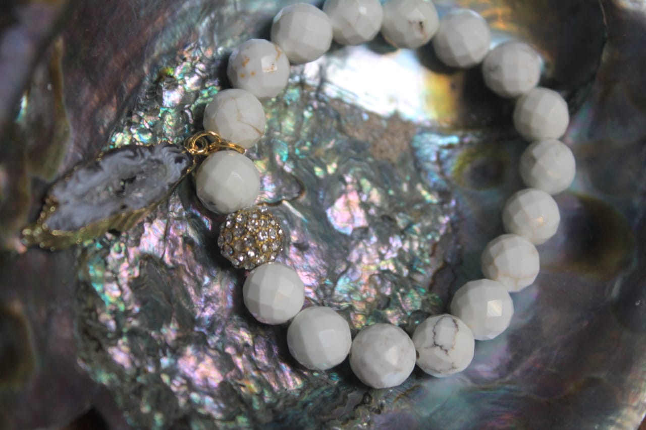 WHITE PEARLS BRACELET