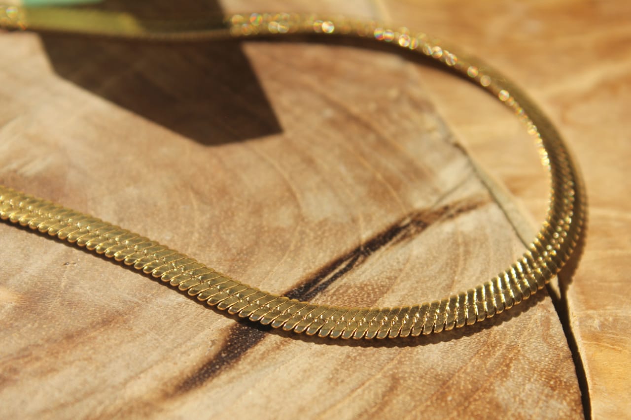 THICK GOLD NECKLACE