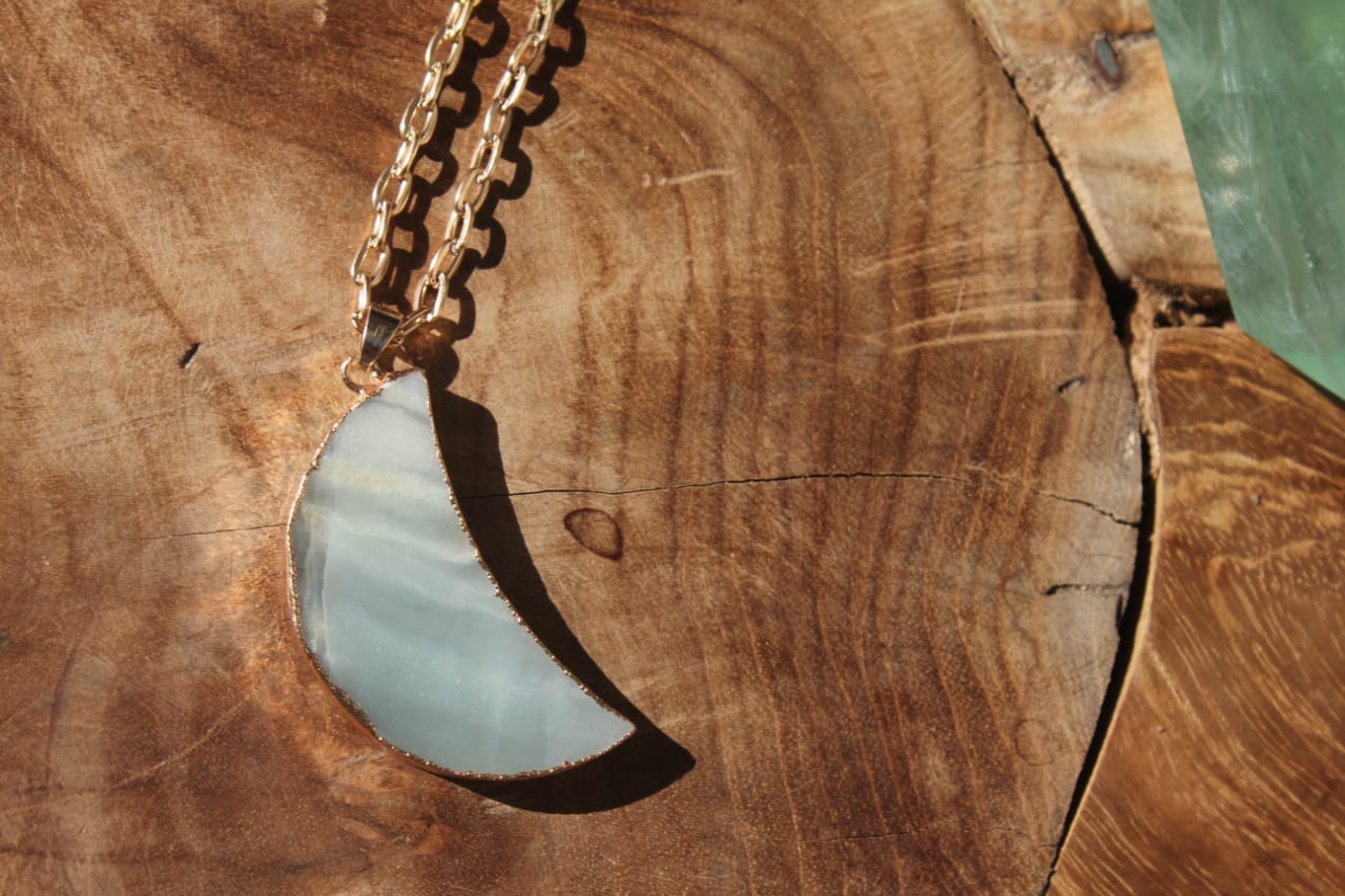 CRESCENT STONE GOLD NECKLACE