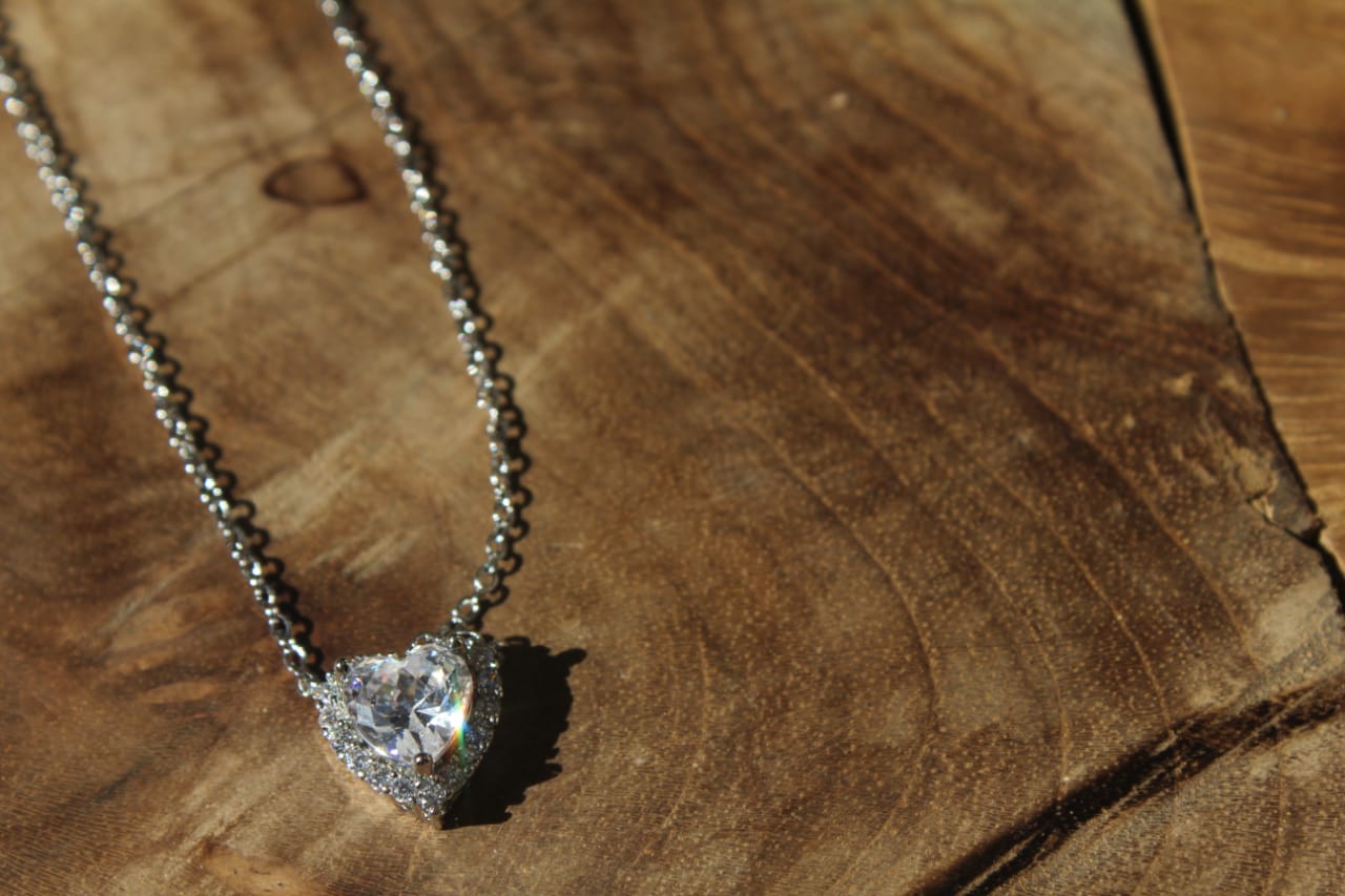 DIAMOND HEART SILVER NECKLACE