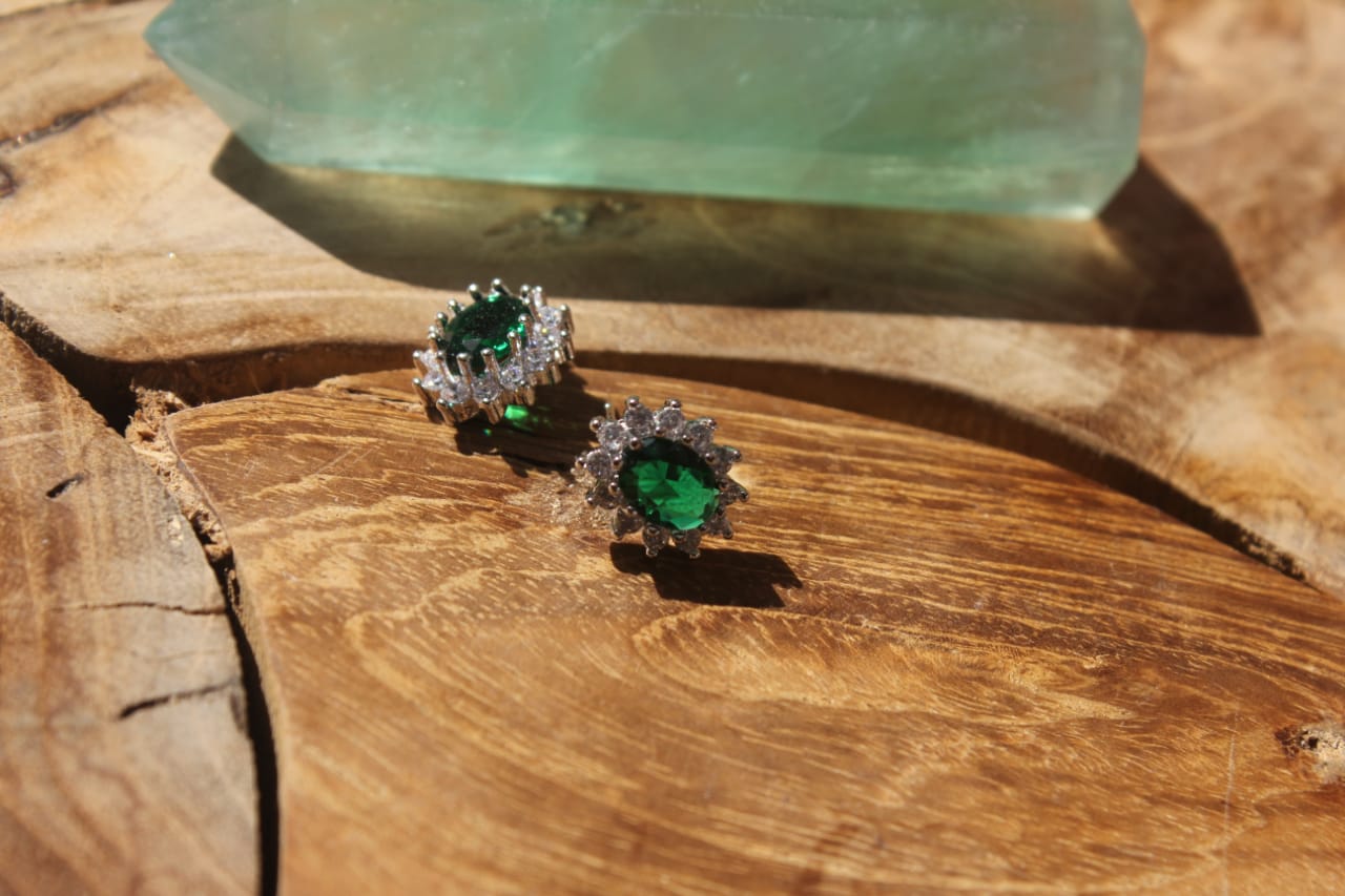 GREEN GEMSTONE ROUND STUD EARRINGS