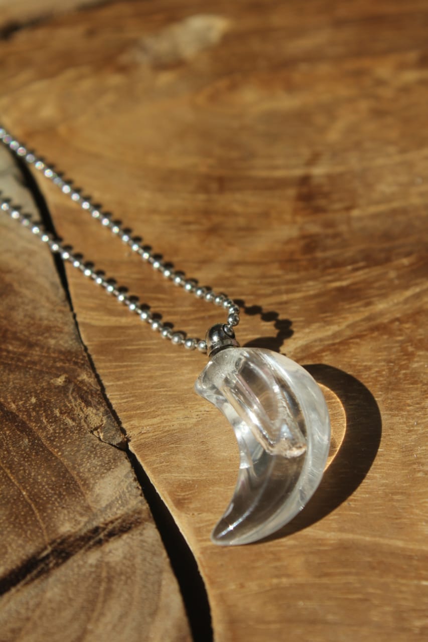 CRESCENT STONE SILVER NECKLACE