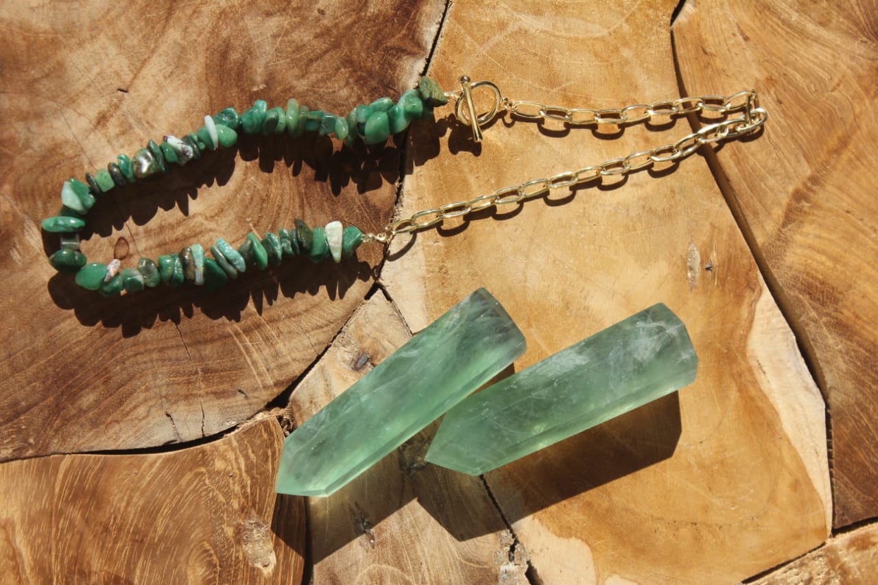 GREEN STONES NECKLACE