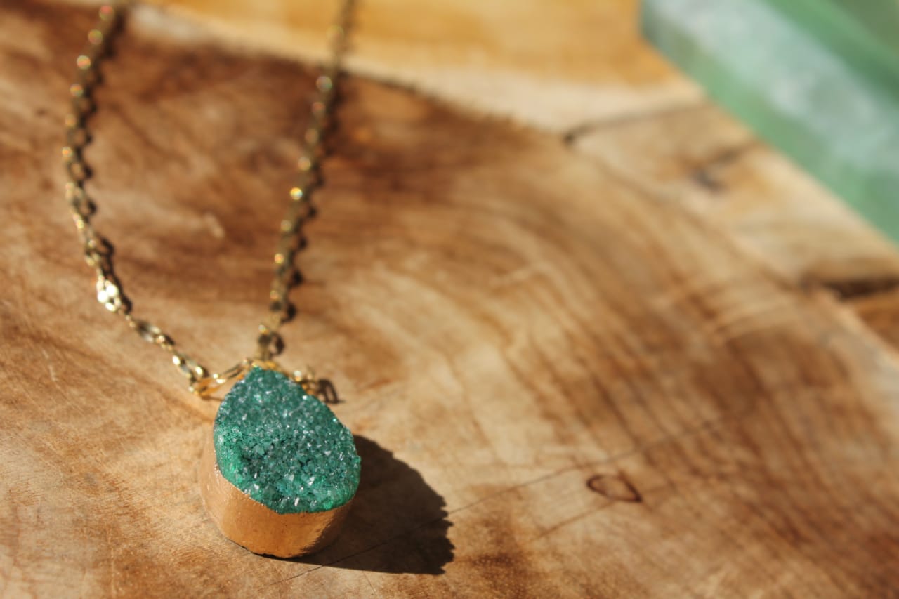 GREEN STONE GOLD NECKLACE