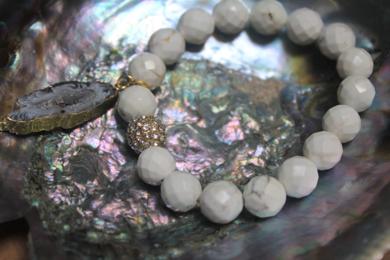 WHITE PEARLS BRACELET