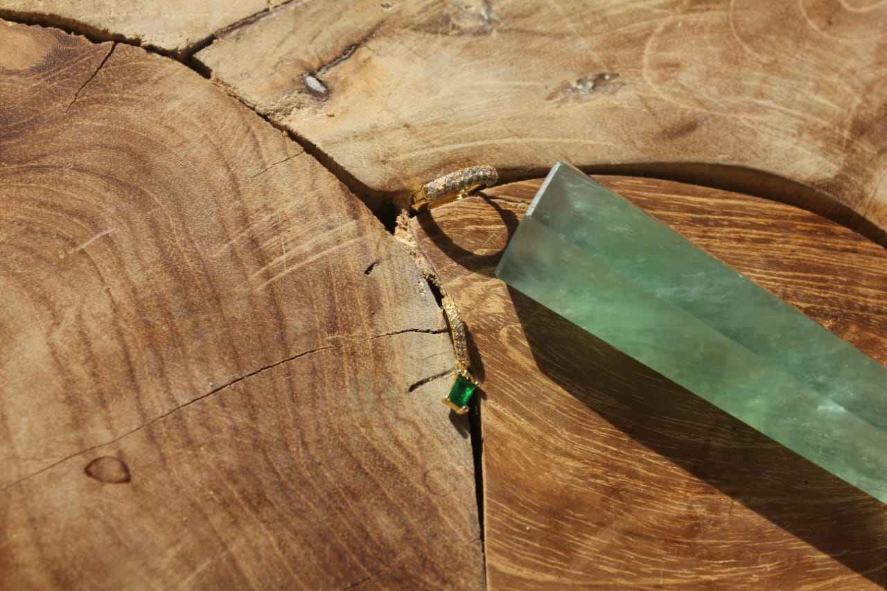 GOLD EARRINGS WITH GREEN STONE