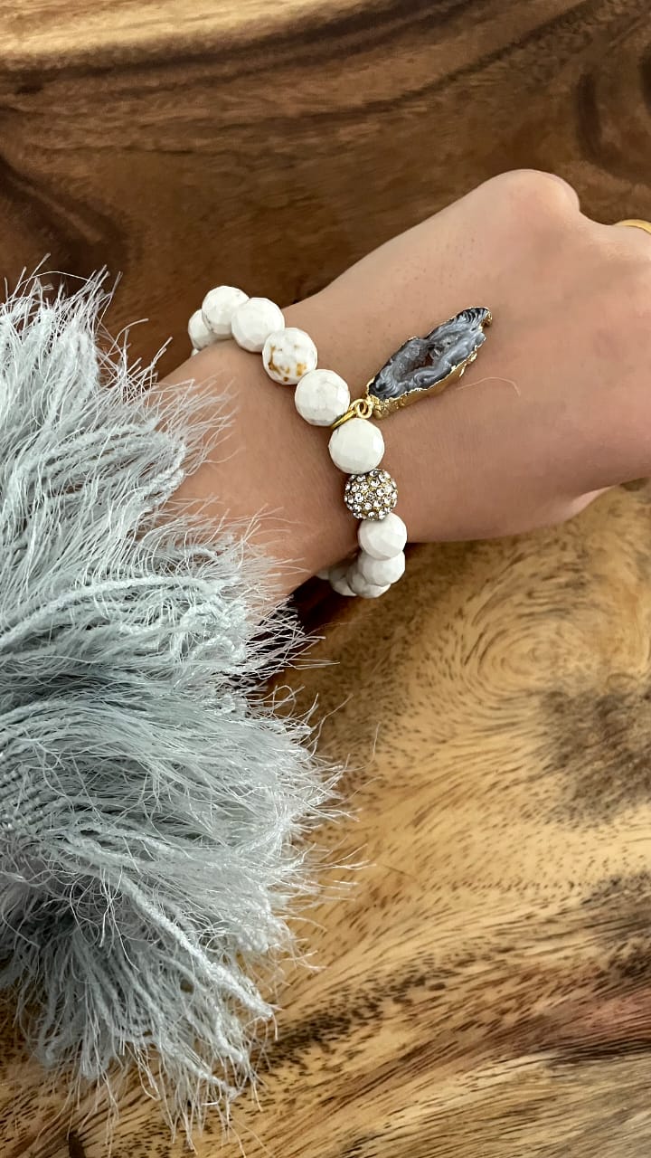 WHITE PEARLS BRACELET